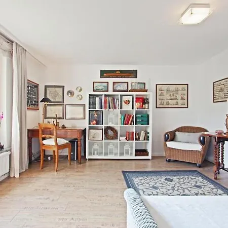 Private Apartment *